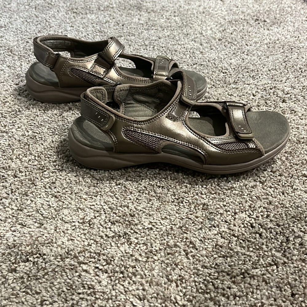 EUC Clarks walking sandals - Gold Shimmer Size 8